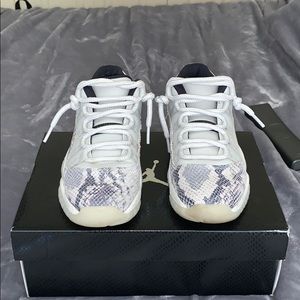 Air Jordan 11 Retro Lows GS ( SIZE 5 1/2 )
